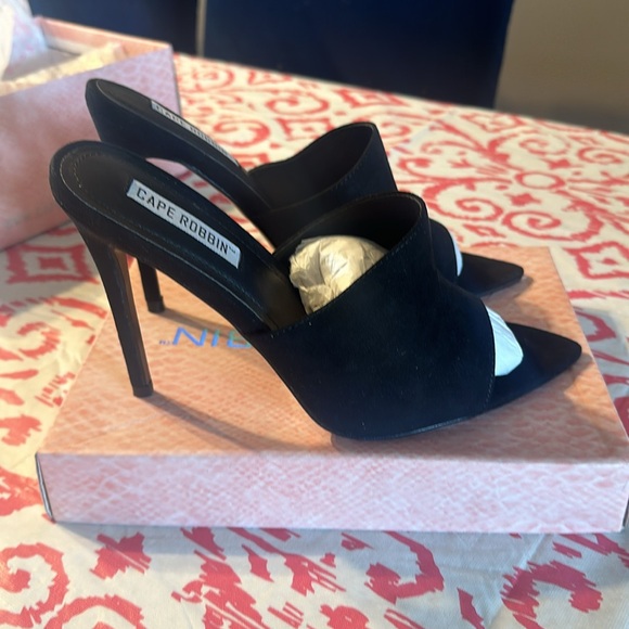 Cape Robbin - Picture 3 of 9